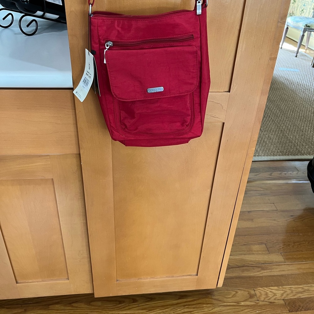 Red NWT Baggallini cross body bag